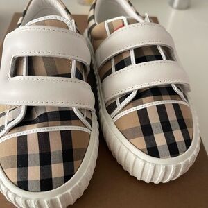 Burberry Cream and White Shoes